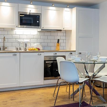 Pillo Rooms Serviced Apartments - Salford Манчестър Екстериор снимка