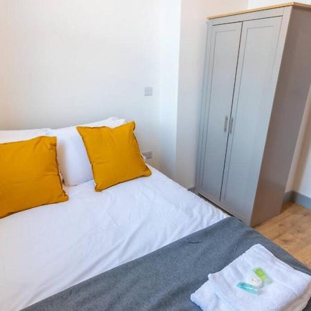 Pillo Rooms Serviced Apartments - Salford Манчестър Екстериор снимка