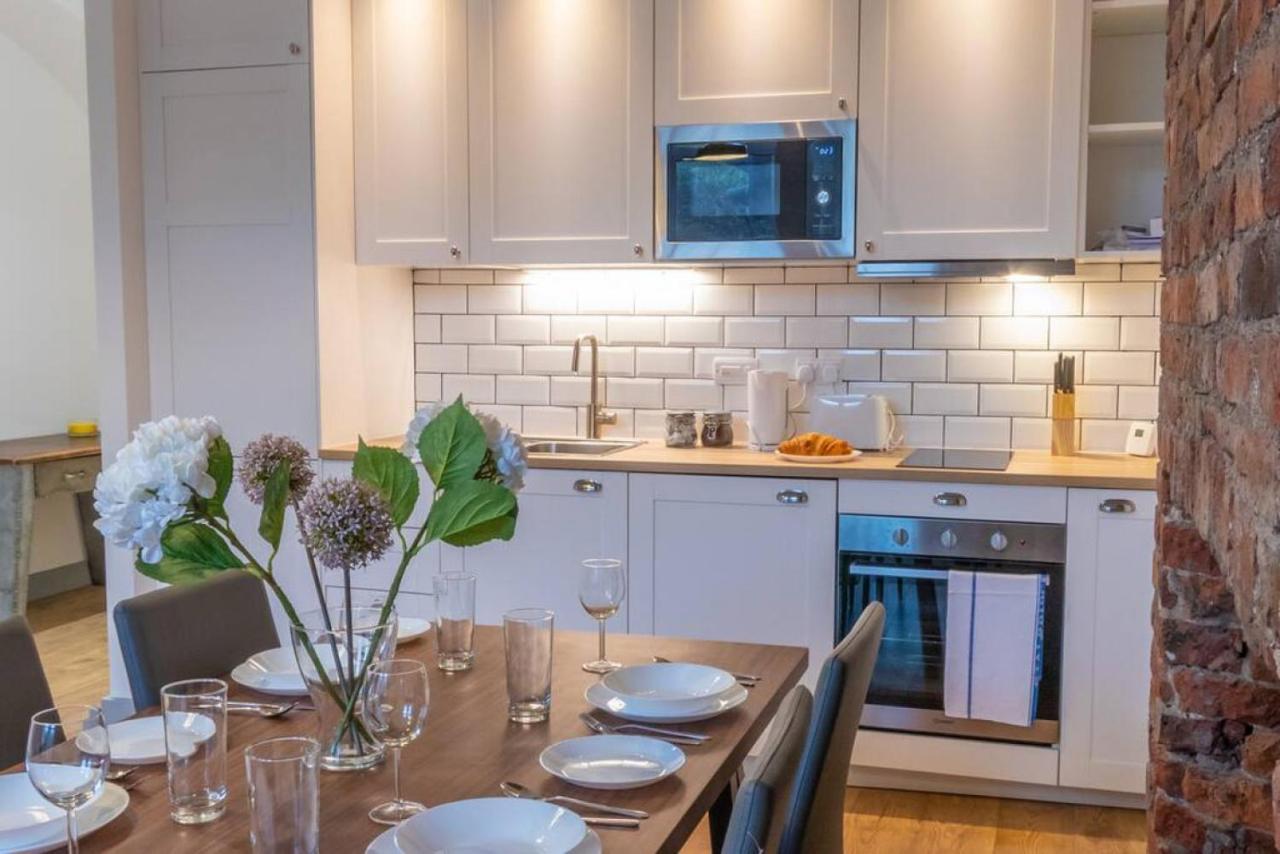 Pillo Rooms Serviced Apartments - Salford Манчестър Екстериор снимка