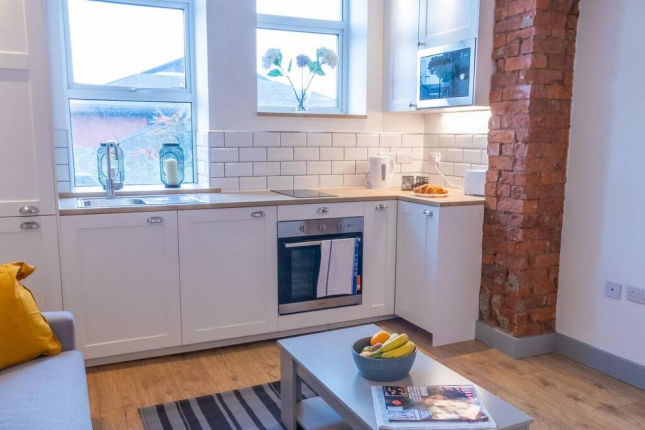 Pillo Rooms Serviced Apartments - Salford Манчестър Екстериор снимка