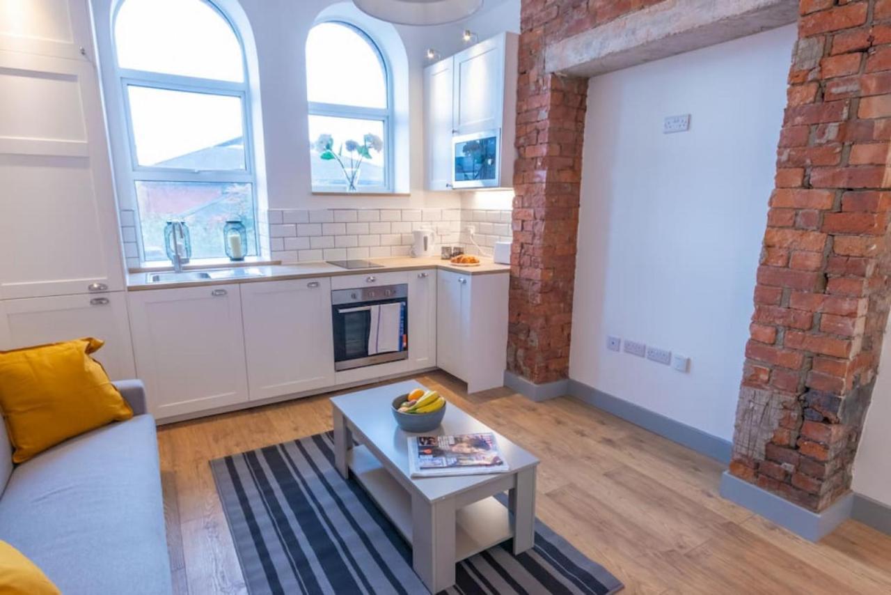 Pillo Rooms Serviced Apartments - Salford Манчестър Екстериор снимка