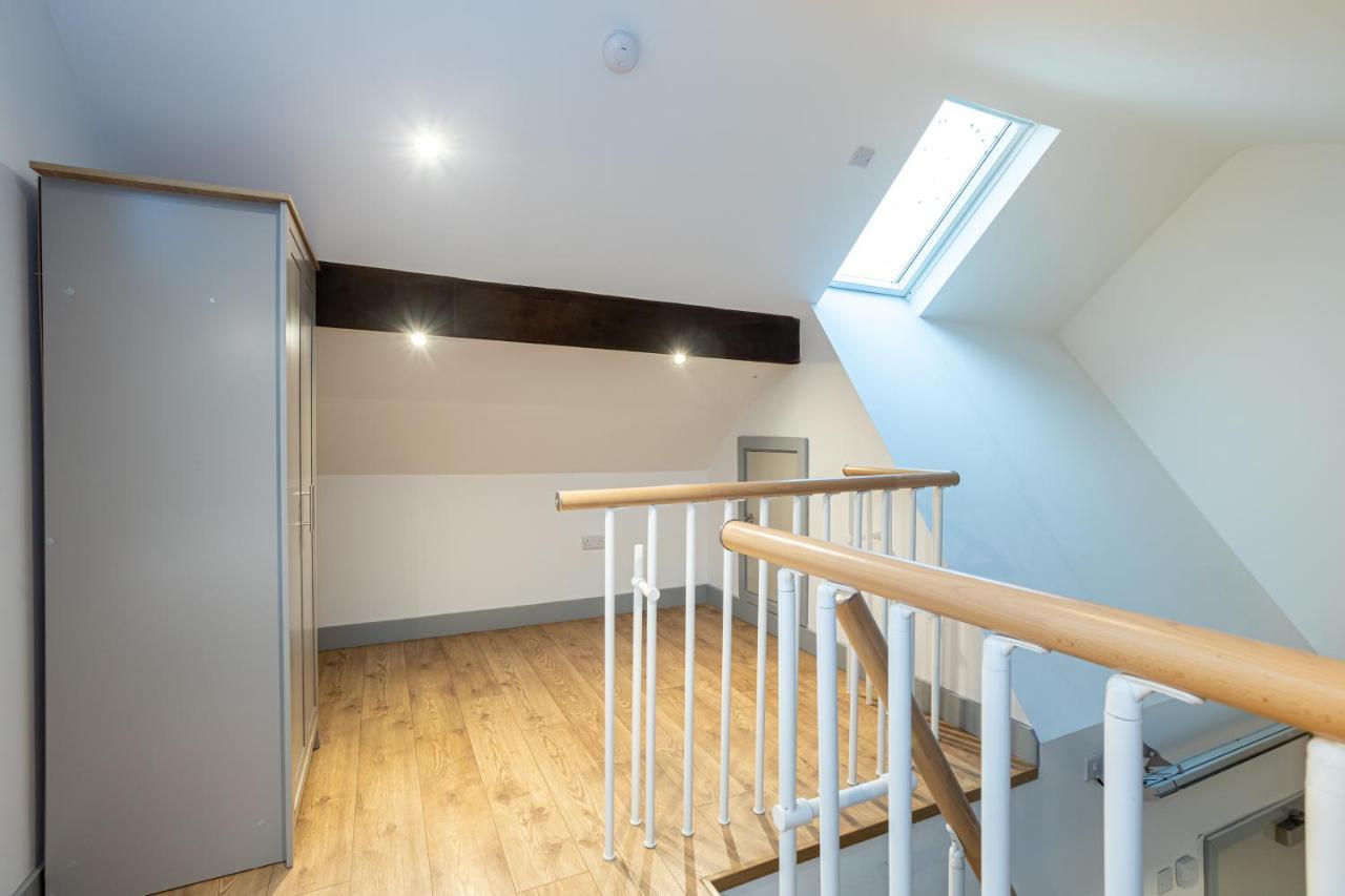 Pillo Rooms Serviced Apartments - Salford Манчестър Екстериор снимка