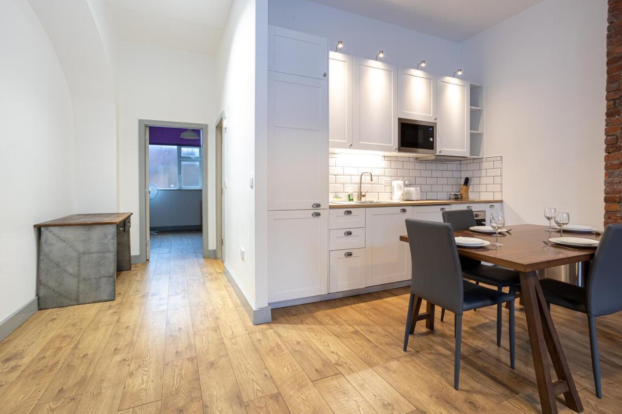 Pillo Rooms Serviced Apartments - Salford Манчестър Екстериор снимка