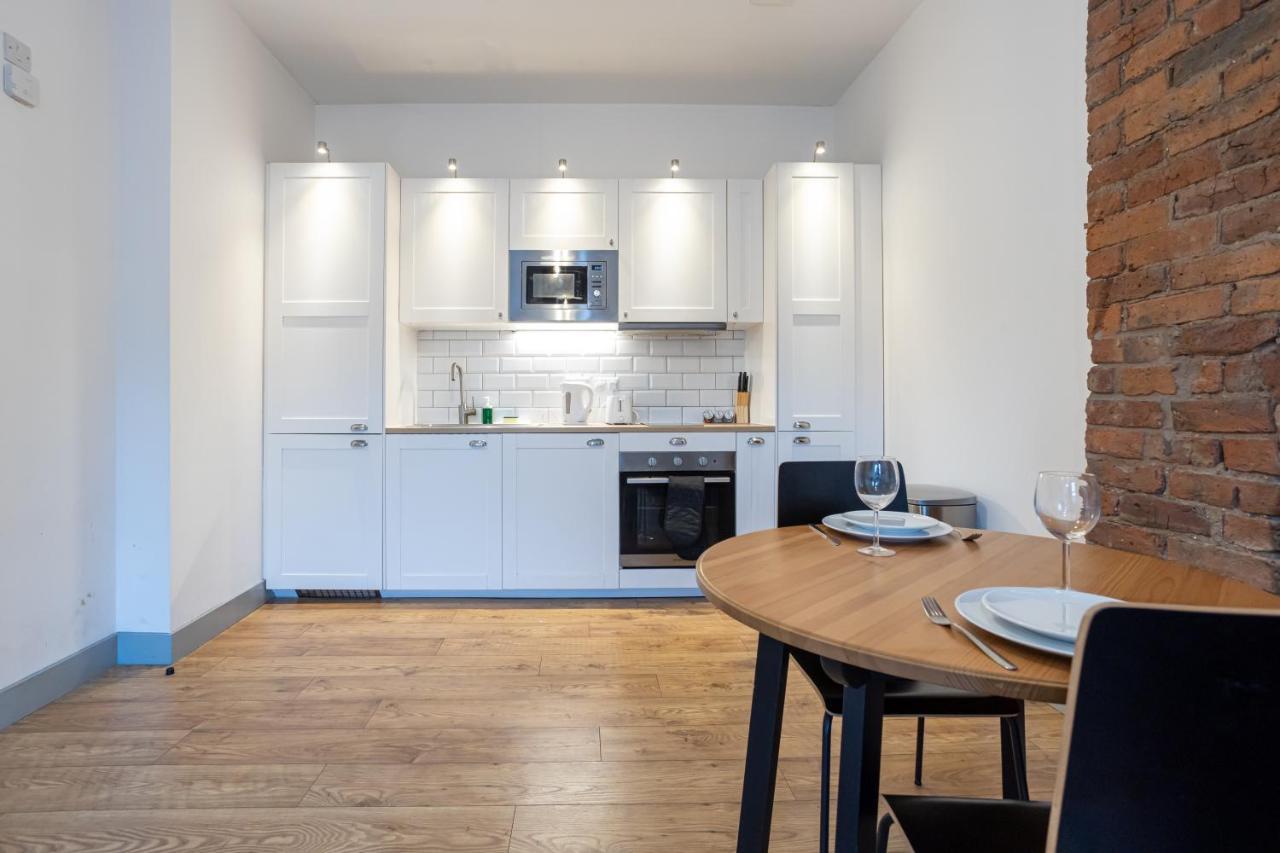 Pillo Rooms Serviced Apartments - Salford Манчестър Екстериор снимка