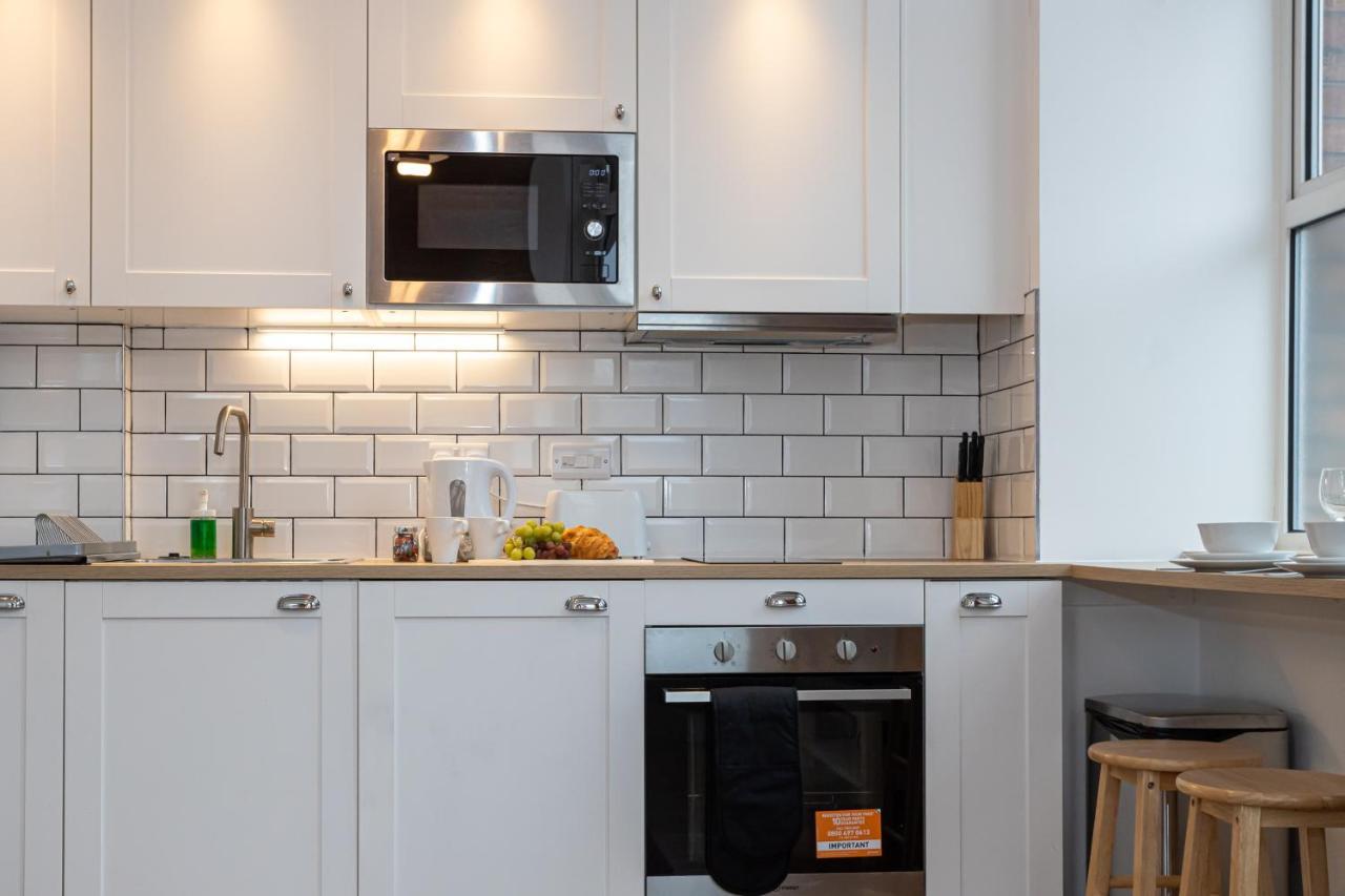 Pillo Rooms Serviced Apartments - Salford Манчестър Екстериор снимка