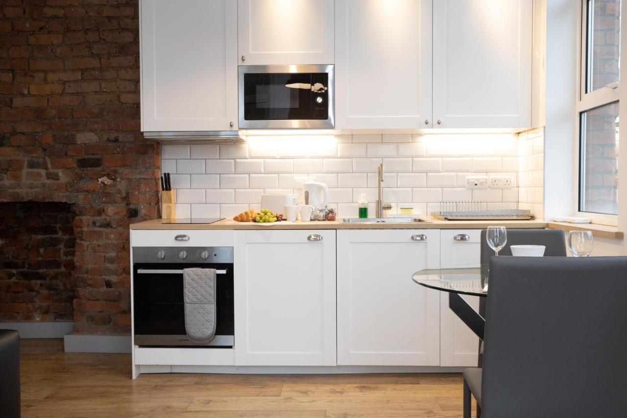 Pillo Rooms Serviced Apartments - Salford Манчестър Екстериор снимка