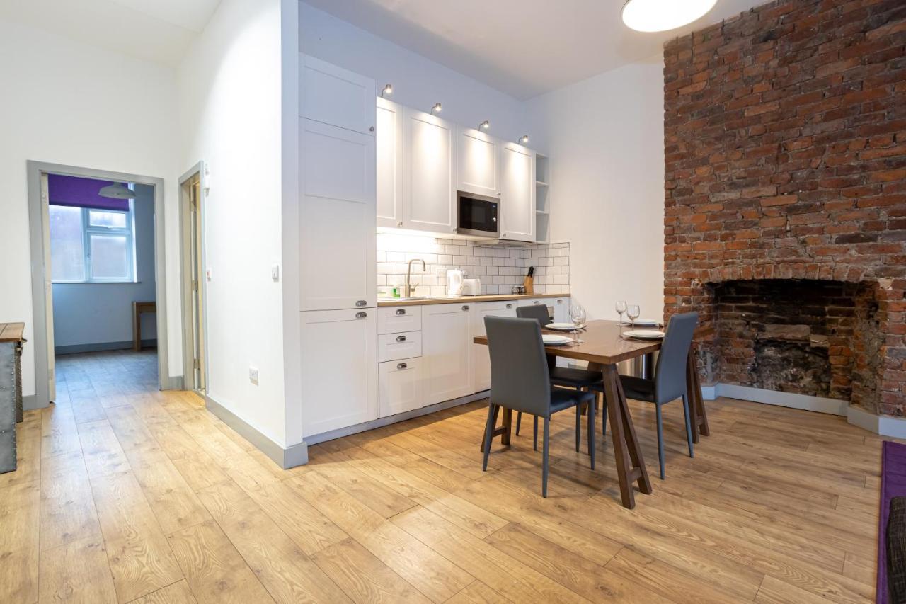 Pillo Rooms Serviced Apartments - Salford Манчестър Екстериор снимка