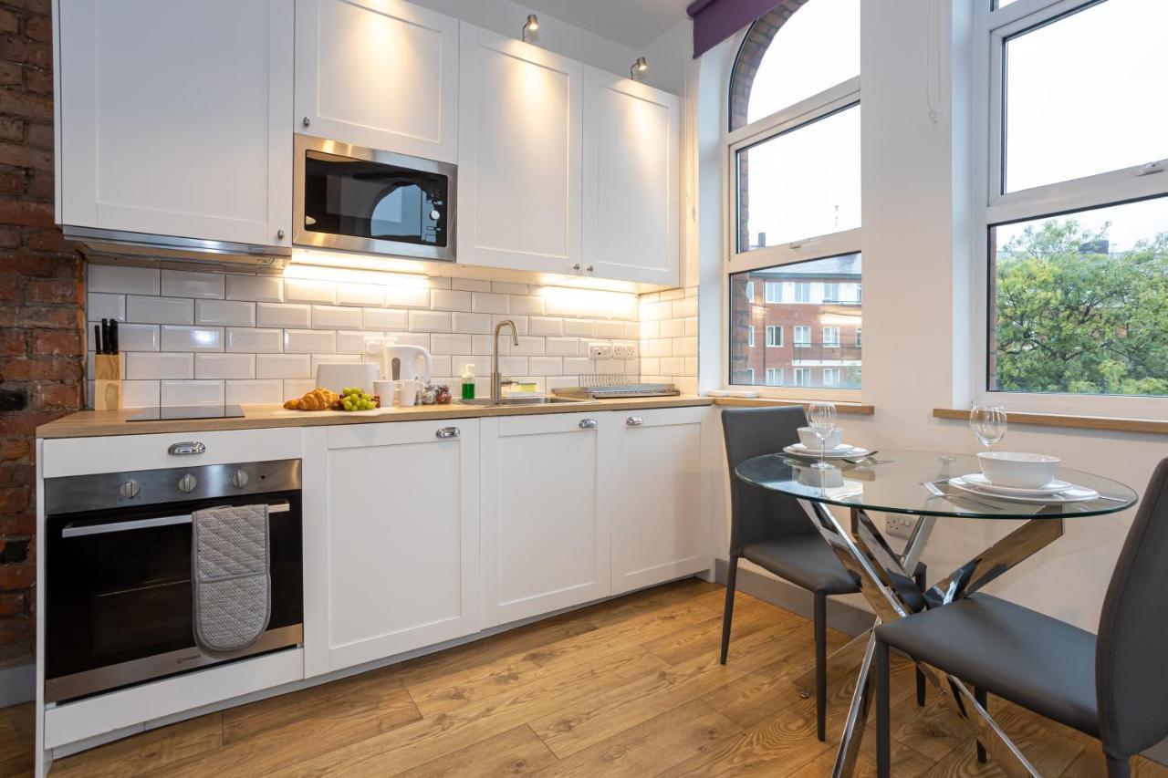 Pillo Rooms Serviced Apartments - Salford Манчестър Екстериор снимка