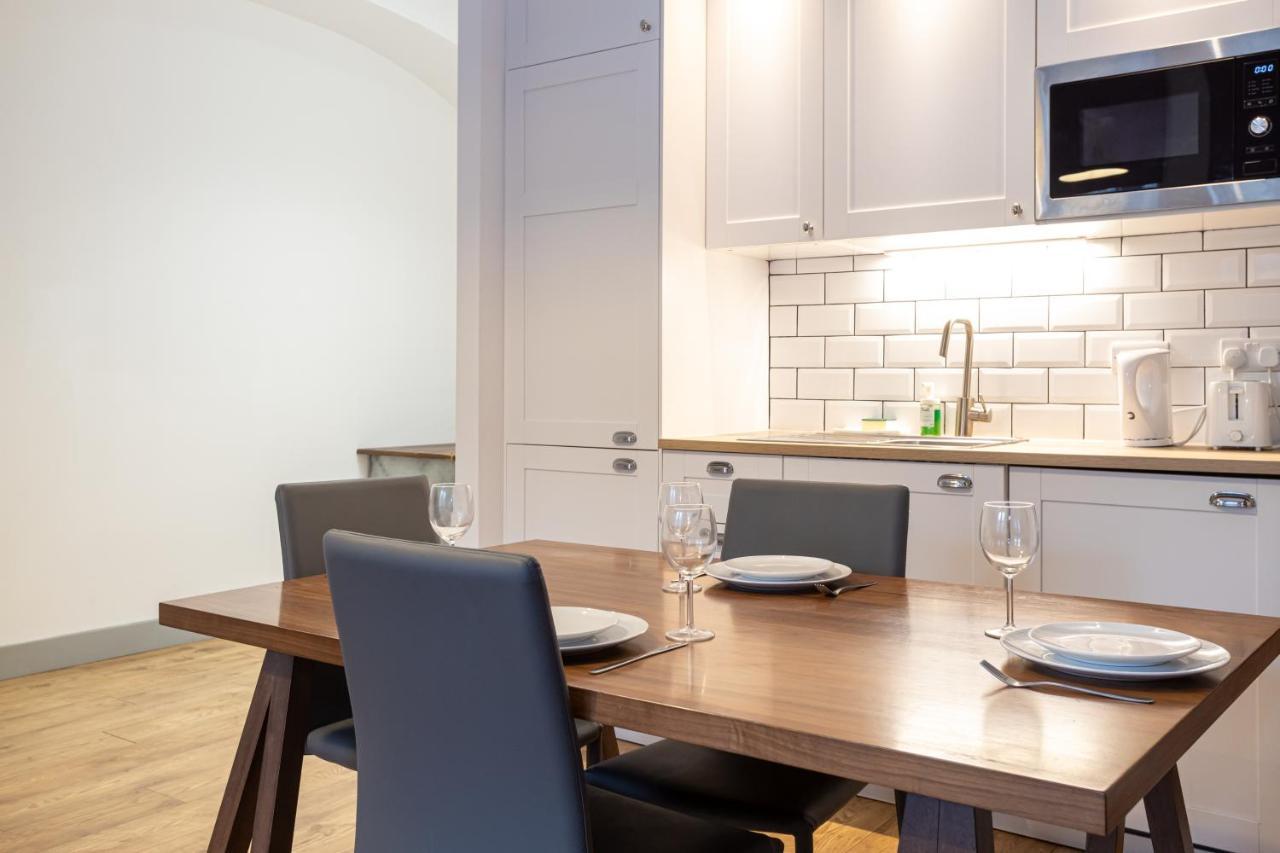 Pillo Rooms Serviced Apartments - Salford Манчестър Екстериор снимка