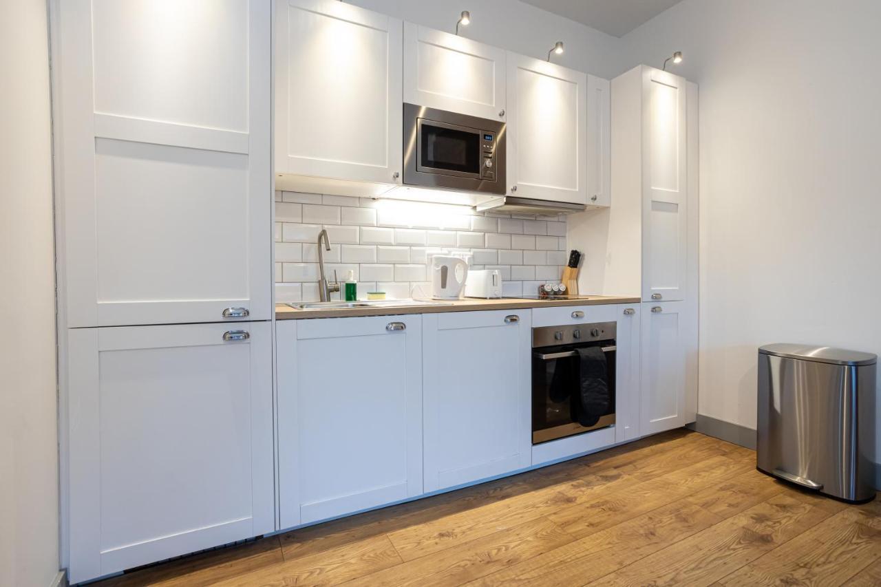 Pillo Rooms Serviced Apartments - Salford Манчестър Екстериор снимка