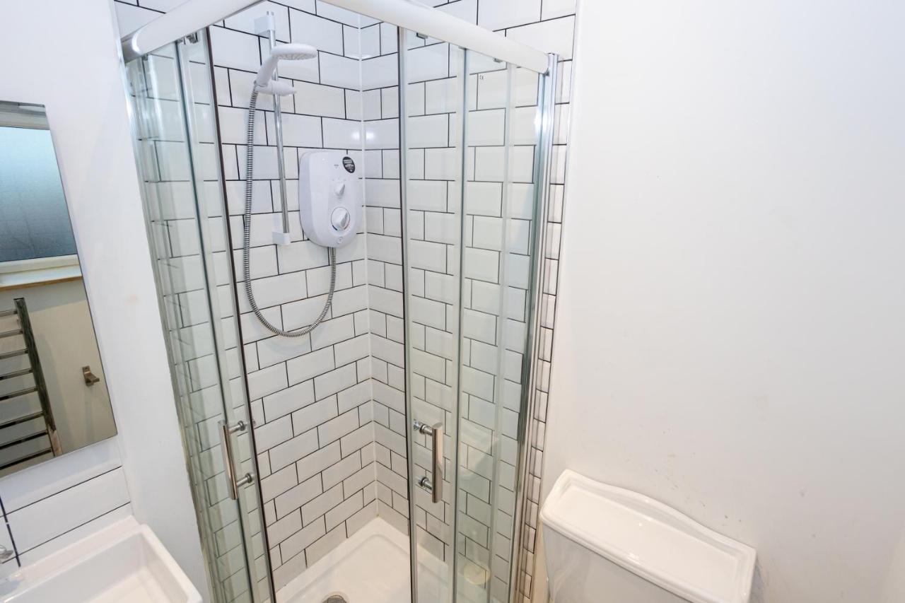 Pillo Rooms Serviced Apartments - Salford Манчестър Екстериор снимка