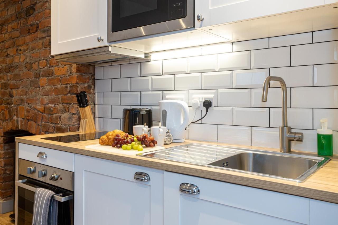 Pillo Rooms Serviced Apartments - Salford Манчестър Екстериор снимка
