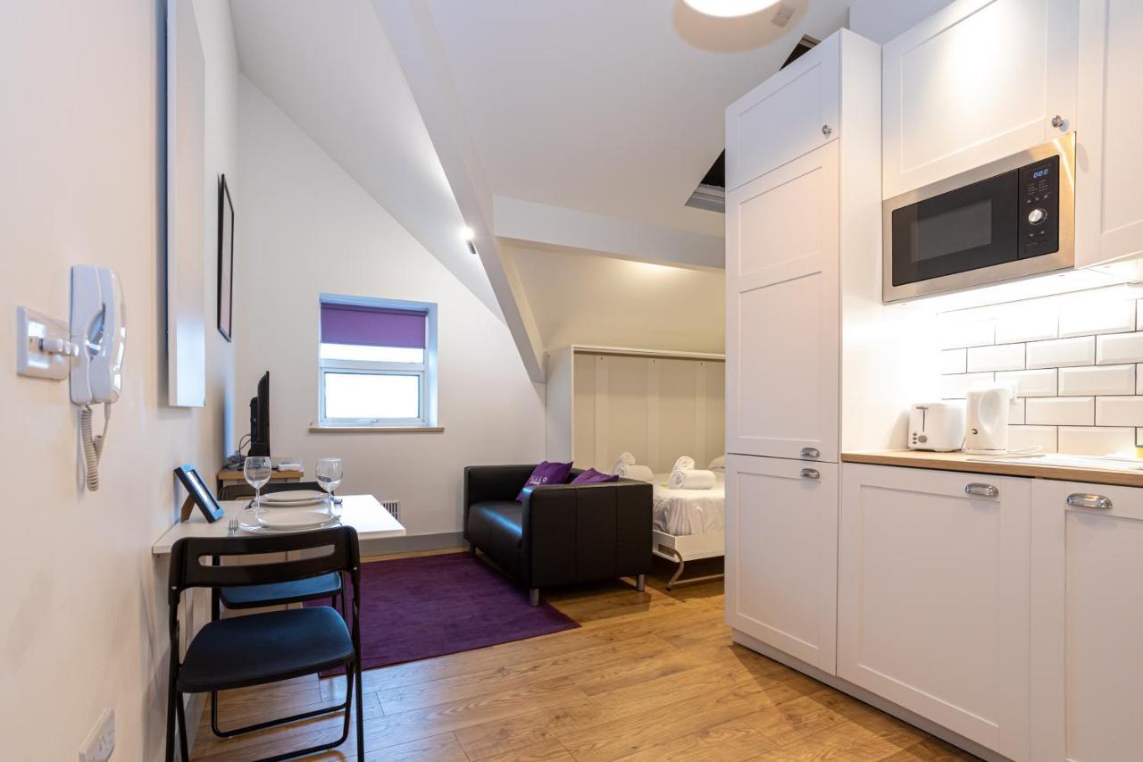 Pillo Rooms Serviced Apartments - Salford Манчестър Екстериор снимка
