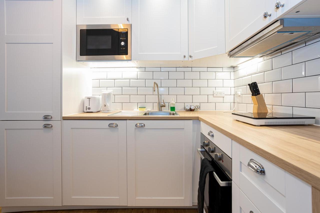 Pillo Rooms Serviced Apartments - Salford Манчестър Екстериор снимка