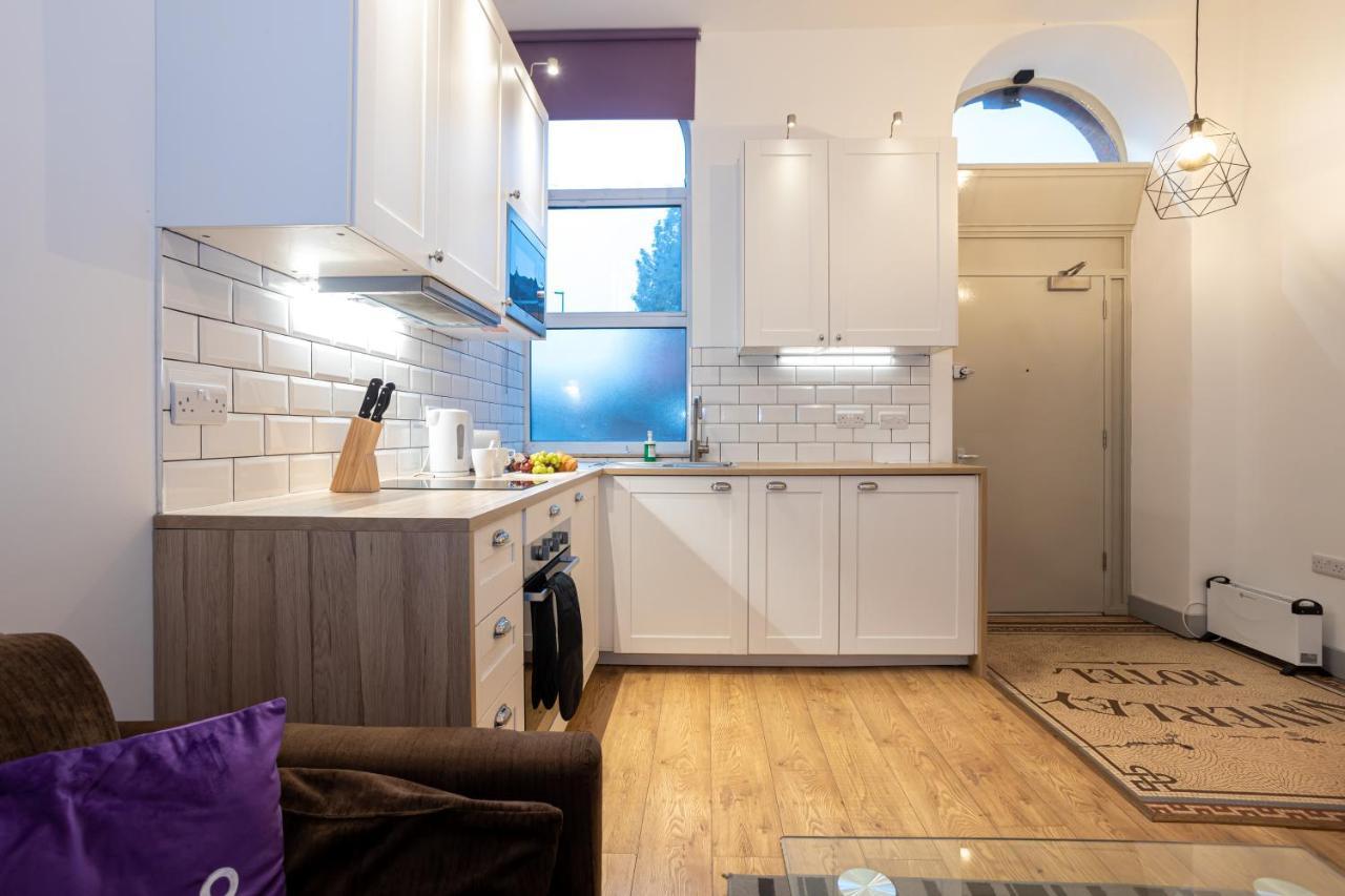 Pillo Rooms Serviced Apartments - Salford Манчестър Екстериор снимка