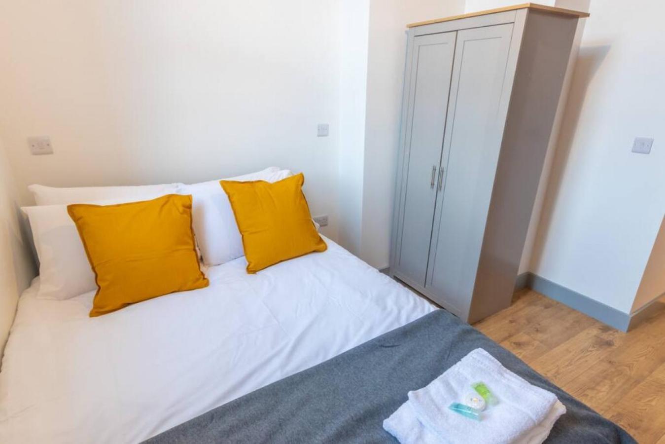 Pillo Rooms Serviced Apartments - Salford Манчестър Екстериор снимка